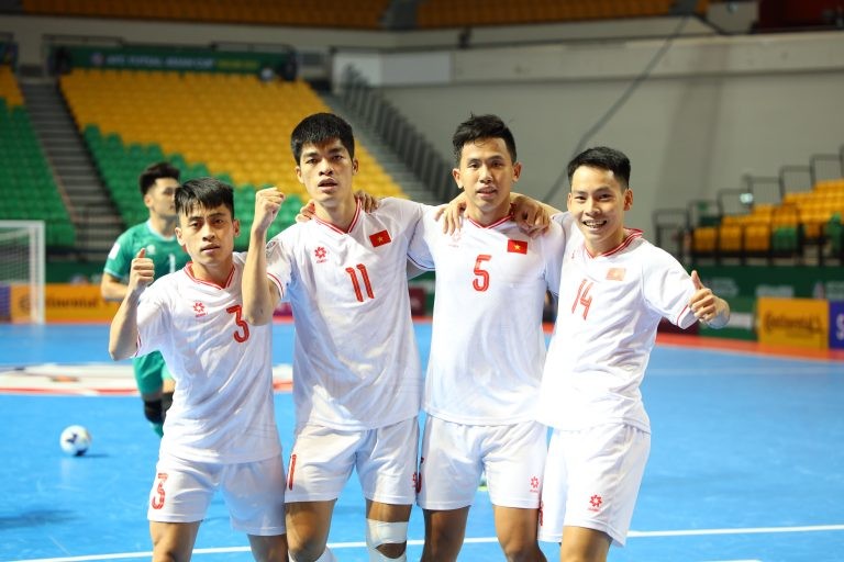 Bóng đá Việt Nam trải qua 6 tháng ảm đạm, mất vé dự các giải đấu lớn