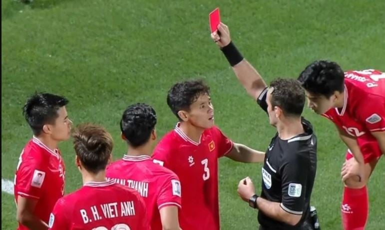 Thẻ đỏ liên tiếp ám ảnh ĐT Việt Nam và U23, kêu gọi áp dụng VAR
